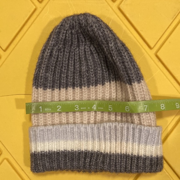 Old Navy NWOT Tan and Gray Knit Hat - Picture 3 of 6